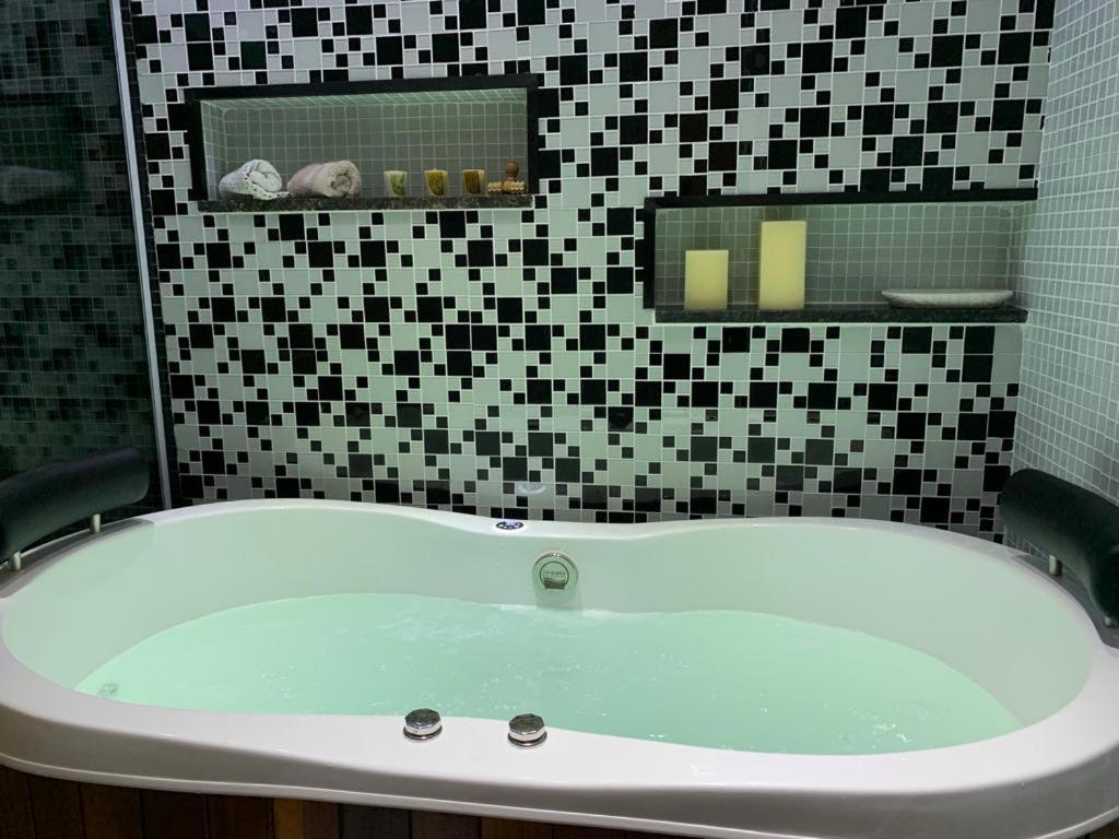 Maravilhoso Apartamento 2 Quartos Com Ofuro Porto Da Barra Salvador Summer Barra Flat Esterno foto