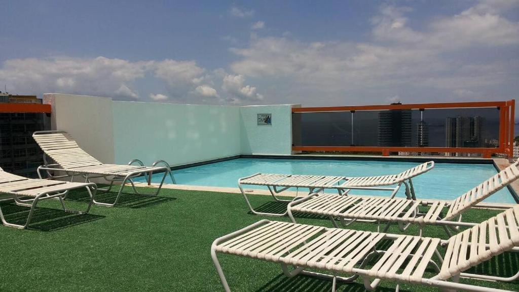 Maravilhoso Apartamento 2 Quartos Com Ofuro Porto Da Barra Salvador Summer Barra Flat Esterno foto